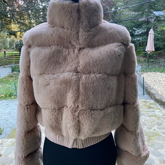 Soft Pink Fur Coat - Picture 4 of 9